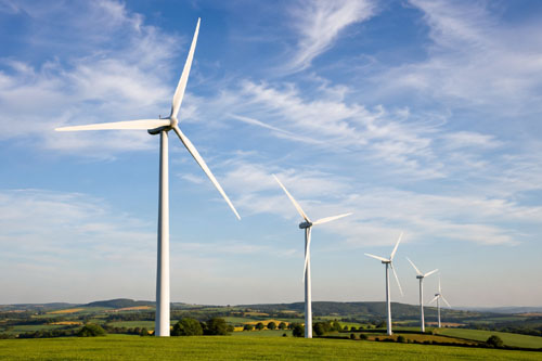 Turbiny wiatrowe na otwartym terenie